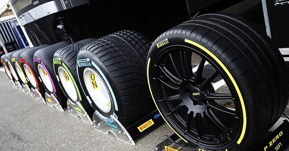 Колеса 1 18. F1 Pirelli Tyres 2022. Колесо ф1 Пирелли. Шины Пирелли формула 1. Pirelli Tires f1 2022.