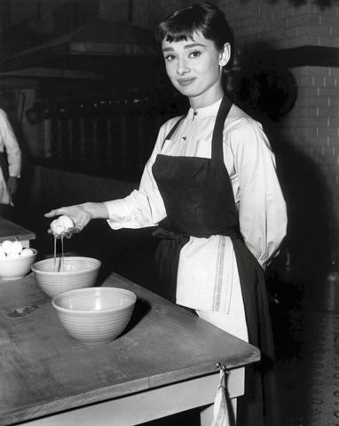 Not impressive - Audrey Hepburn, Sabrina, 1954, Black and white photo
