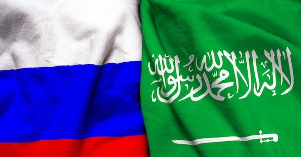 Рф саудовская аравия. Саудовская Аравия и Россия. Россия Саудовская Аравия флаги. Российский и арабский флаг. Аравия и Россия флаг.