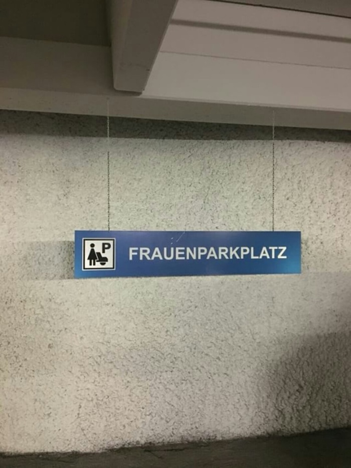 Кто бы, что не говорил, но..... - Моё, Парковка, Австрия, Табличка, Девушки, Путешествия