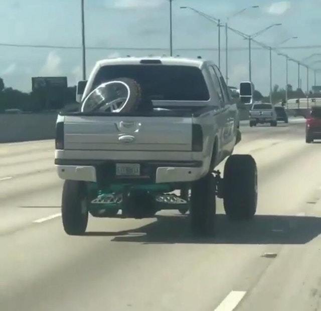 When your car skipped leg day - The photo, Auto, Wheels, USA, Pickup, Feet day, Reddit