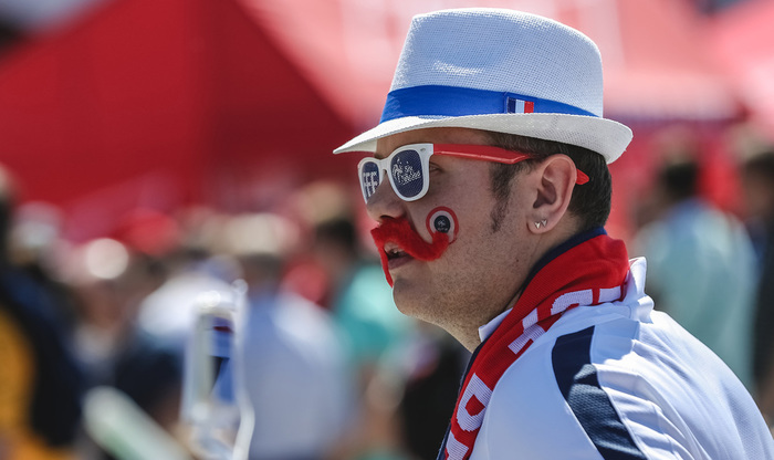 I dressed up as a Frenchman to pick up girls. - 2018 FIFA World Cup, Acquaintance, Cheerleaders, Иностранцы, French people, Soccer World Cup, Football, Longpost