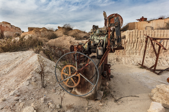 "Лего для взрослых" Заброшенная карьерная техника! Забугорныйурбан, Урбанфото, Длиннопост