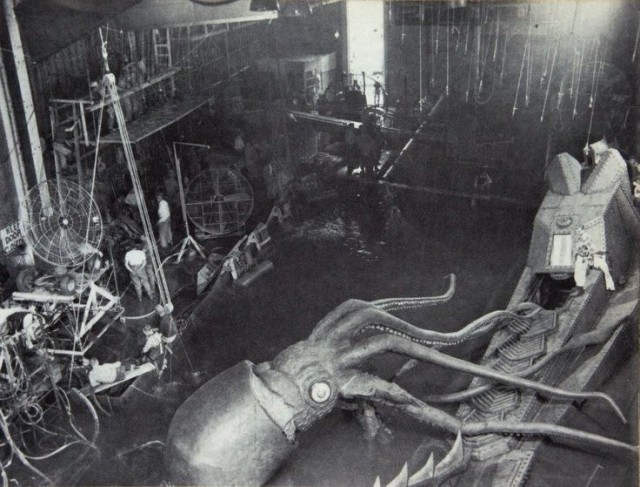 An octopus on the set of 20,000 Leagues Under the Sea, 1954. - Octopus, The photo, 20,000 leagues under water