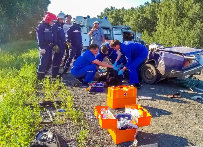 Человек сел в горящую машину