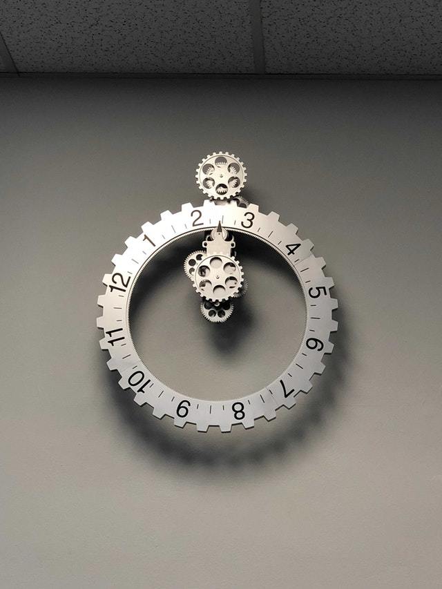 The hand on this clock is stationary - Clock, Unusual