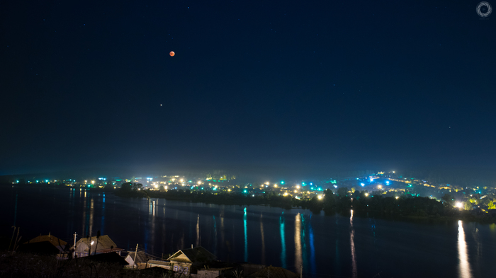 Lunar eclipse and Mars in the background of our village. - My, Moon eclipse, moon, Artie, Artinsky district, Mars