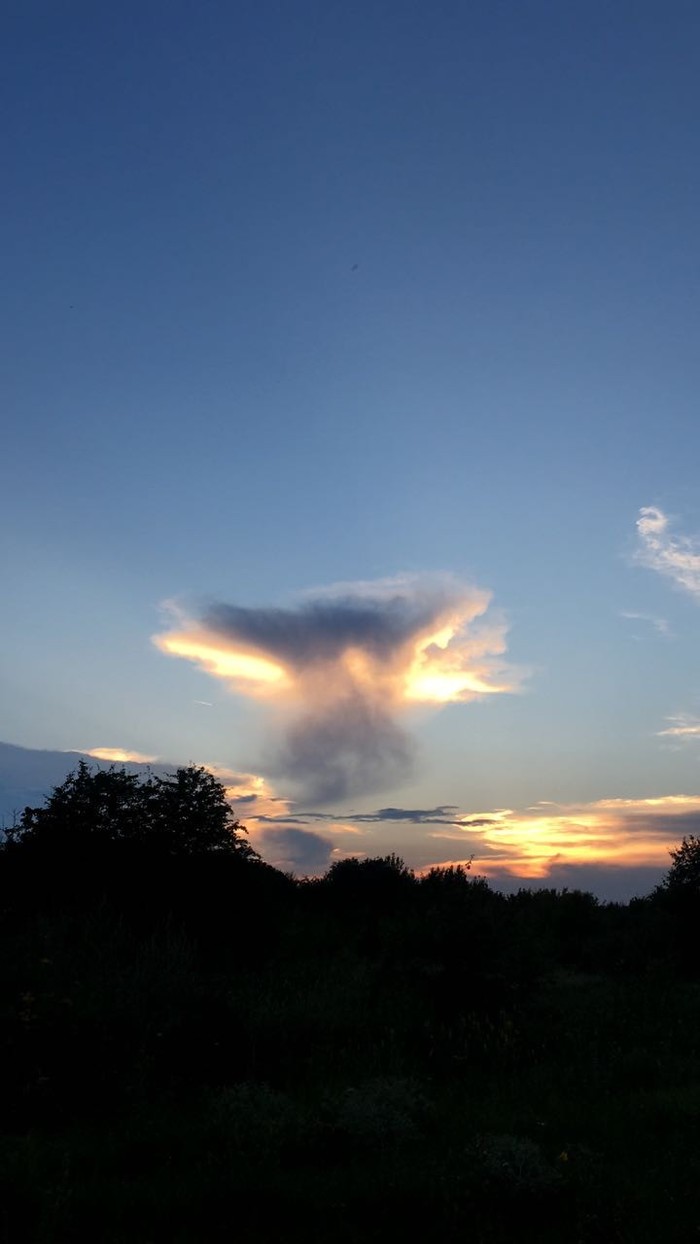 Interesting phenomenon - My, Weather phenomenon, Clouds, Nuclear explosion, Humor, Longpost