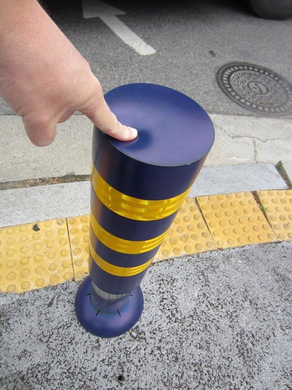 Restriction bollard in Korea turned out to be soft - , Корея, Pillar, Soft, Columns