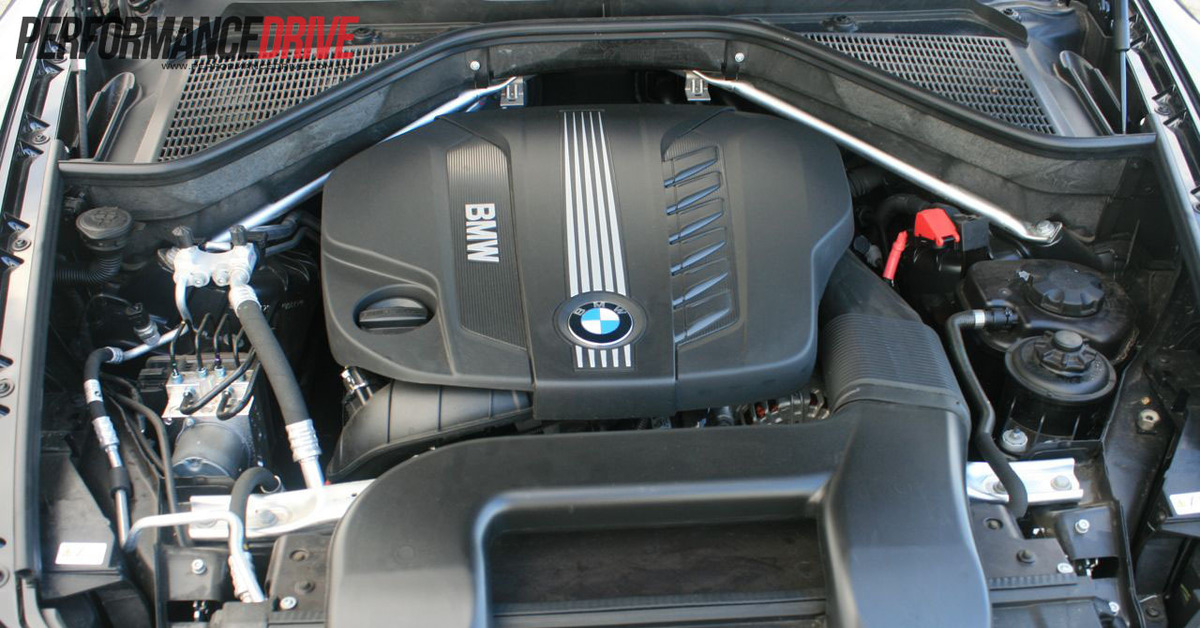 Бмв х5 е70 моторы. БМВ х5 мотор. Мотор BMW x5 f15 3.0d. BMW x5 e70 моторный отсек. БМВ х5 мотор n53.
