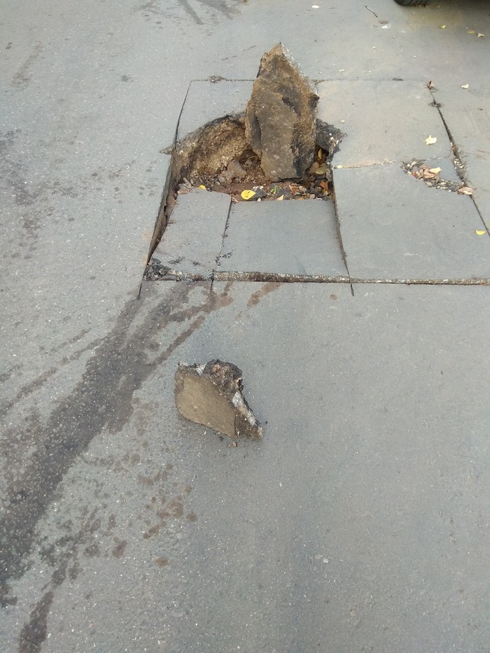 Аккуратнее в Москве на бульваре Волкова д. 5-7.