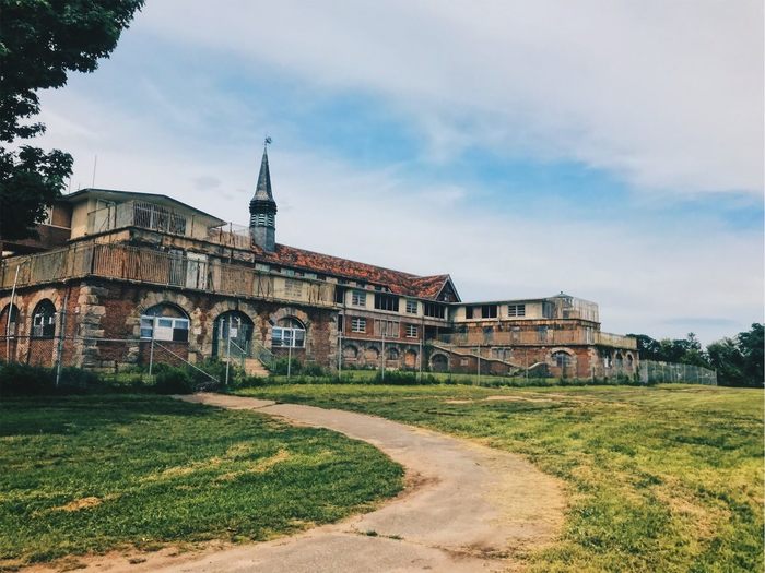 Who is in the sanatorium in summer? (Abandoned sanitarium in Connecticut) - Abandoned, Abandoned house, USA, Tourism, Zabugornyurban, Longpost