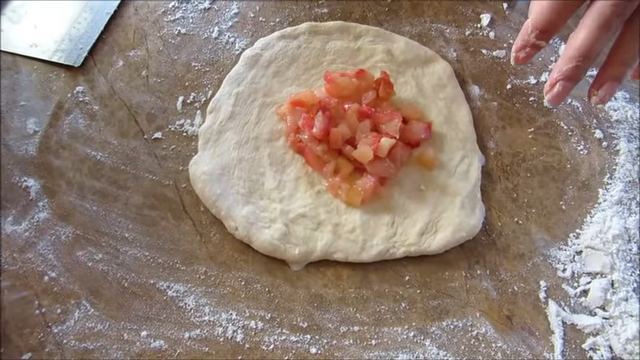 Fluffy cakes on kefir with caramelized apples - My, Food, Yummy, Recipe, Tortillas, Apples, Other cuisine, Longpost, Video recipe, Dough, Video