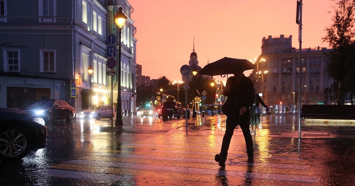 Ночная дождливая москва. Ливень и ветер в москве. Москва дожди затопило. Ливень в москве фото. Дождь ночью.