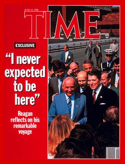 Walk in Moscow Ronald Reagan and Mikhail Gorbachev May 29, 1988 - Ronald Reagan, Gorbachev, Moscow, Story, USA, The president, America, Old photo, Video, Longpost, Mikhail Gorbachev