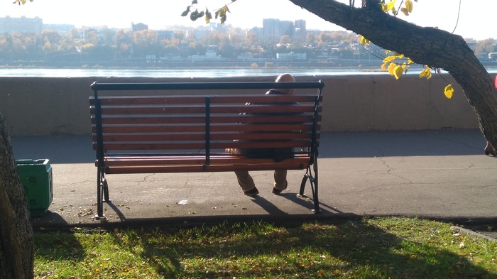 Just a handsome man sitting on a bench. - My, Irkutsk, The photo, Men, Bald, beauty, Embankment