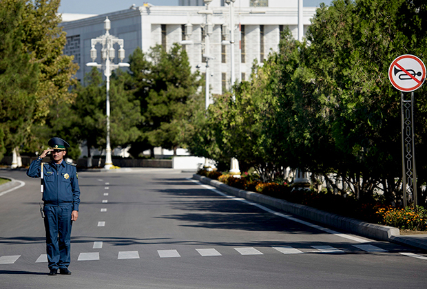 The story is over. - Turkmenistan, Turkmenbashi, Ruhnama, Totalitarianism, Cult of personality, A crisis, Longpost, 