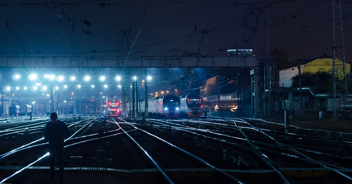 Звук станции поезда. Поезд ночью. Парк отстоя электропоездов. Электричка ночью. Железная дорога ночью.