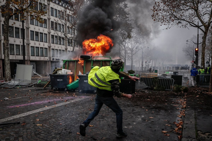 Unrest in the country of correct capitalism. - France, Disorder, Protest, Communism, Capitalism, the USSR, Politics, Revolution, Longpost