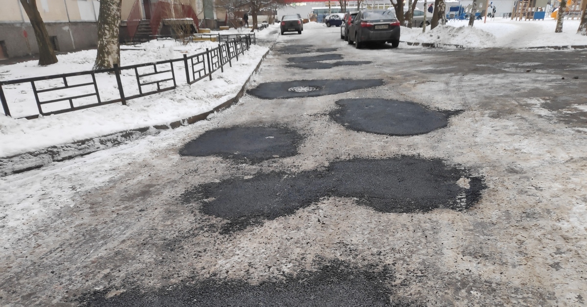 В Петербурге кладут новые дороги, чтобы не убирать снег со старых