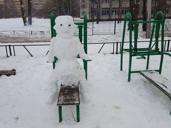 The snowman is swinging, but you are not! - snowman, Athletes, Gym, Saint Petersburg, The photo, Joke