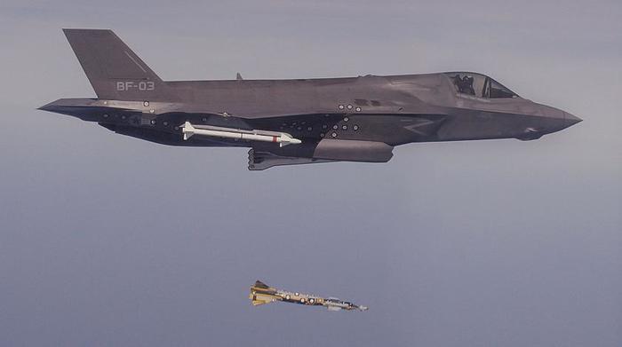 F-35 in beast mode - f-35, Bomber, Trial, Video, Weapon, US Army, , Rocket, news