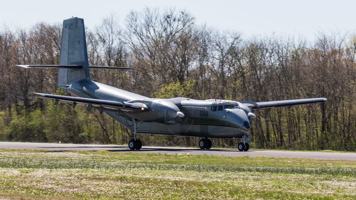 The DHC-4T Turbo Caribou is one of the rarest short takeoff and landing transport aircraft of the middle of the last century. - My, Airplane, The airport, Spotting, Story, Stol, Video, Longpost