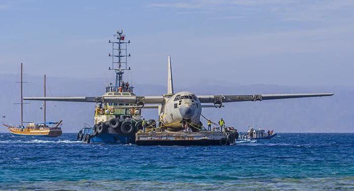 Авианосец на минималках - Великобритания, Lockheed c-130 Hercules, Буксировка, Юмор