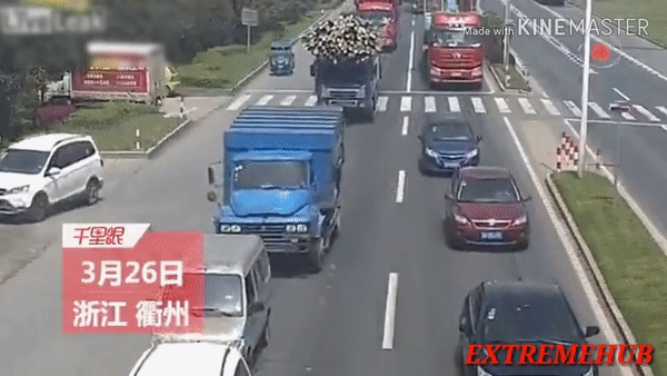 Пункт назначения. Бамбук, Грузовик, Груз, ДТП, Китай, Гифка