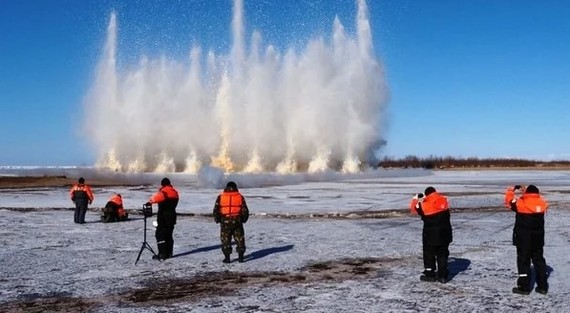 Ice blast. That's how the defenders of bioresources!!! - My, , Undermining, Fishing, A fish, Spring, Ice, Explosion, Ministry of Emergency Situations, Longpost