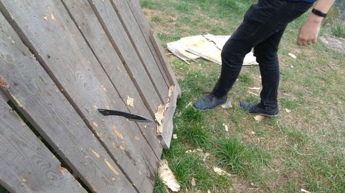 Stand for throwing knives. Odessa. - Throwing knives, Odessa, Shevchenko Park