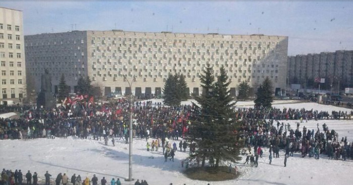 Эхо архангельска. Митинг в Москве. Архангельск первый протестный город России. Архангельск площадь Ленина снег.