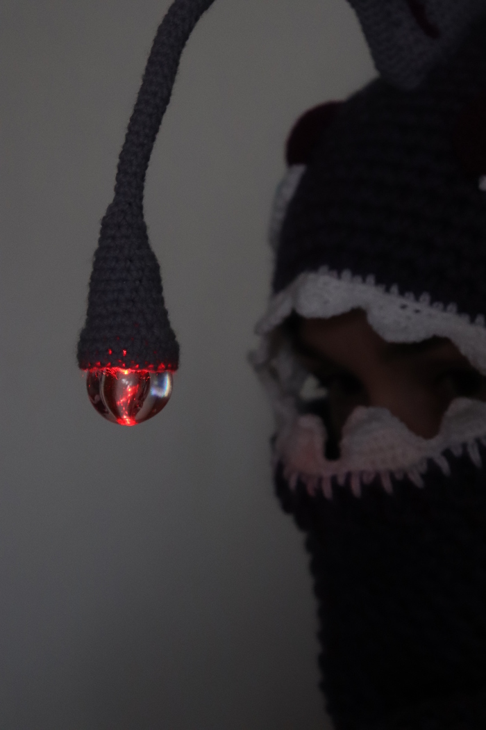 Удильщик. Комплект (шапка, снуд, брошь) Удильщик, Рыба-удильщик, Вязание, Шапка, Снуд, Брошь, Рукоделие без процесса, Видео, Длиннопост