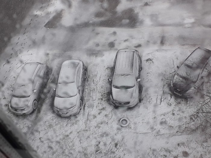 Photo from the window - Auto, Snow, Murmansk, My, The photo, Photo on sneaker, Illusion