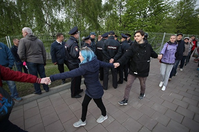 Transferring the participants' moods from the rational to the emotional plane, in order to exclude the analysis of actions and facts. - Yekaterinburg, Temple, Video, Longpost