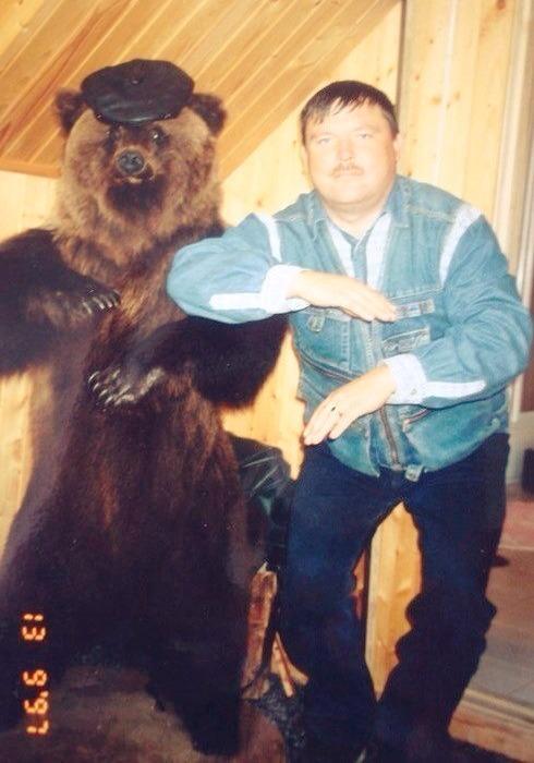 Rare photo: Mikhail Krug with a bear perform the dance Skibidi-pa-pa - Skibidi pa-pa, Mikhail Krug, The Bears