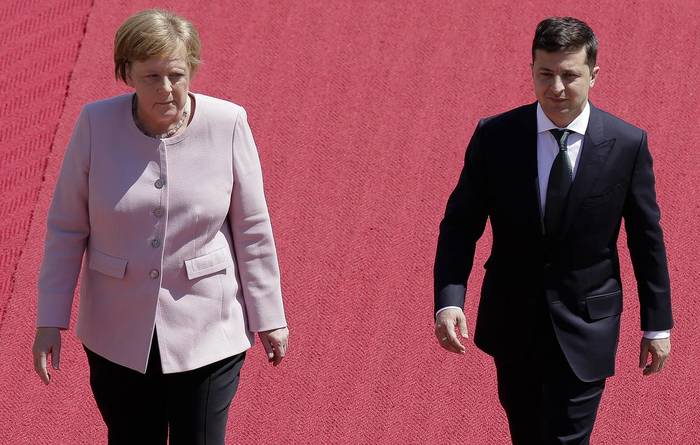 Zelensky was replaced by a biorobot? - My, , Angela Merkel, Vladimir Zelensky, Video, Politics