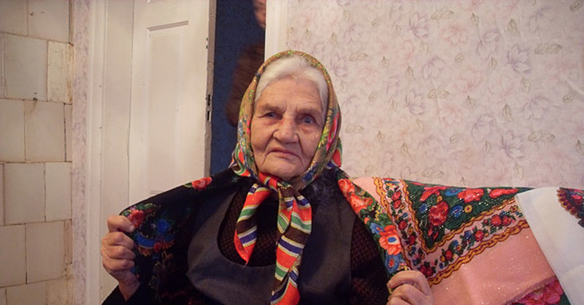 Где найти знахарку. Бабушка целительница. Бабушка знахарка. Бабушки народные целительницы. Бабка ведунья в Вологодской области.