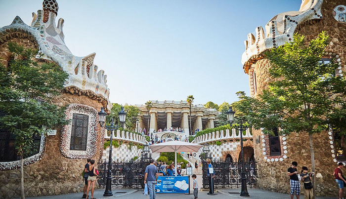 Park Guell is a garden city in the unique Catalan style of Antoni Gaudi. - Park Guell, Spain, Barcelona, Antoni Gaudi, Architecture, Longpost, Barcelona city