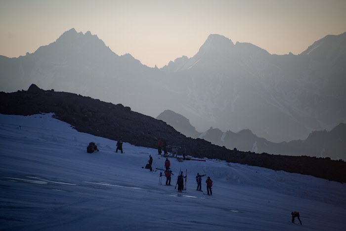 On the glacier early in the morning - My, Skiing, The mountains, Glacier, Elbrus, The photo