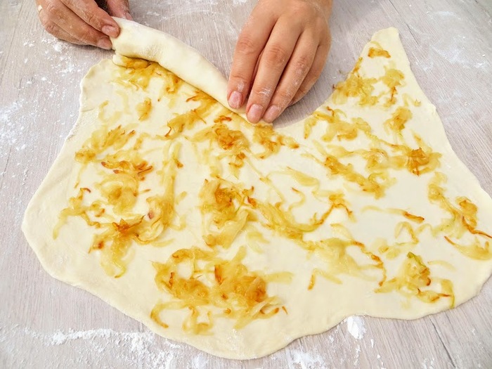 Puff pastry with onion - My, Food, , Preparation, Other cuisine, Recipe, Video, Longpost, Tortillas