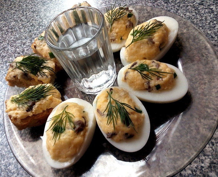 Eggs stuffed with mushrooms and cheese - My, Snack, Cooking, Recipe, Longpost