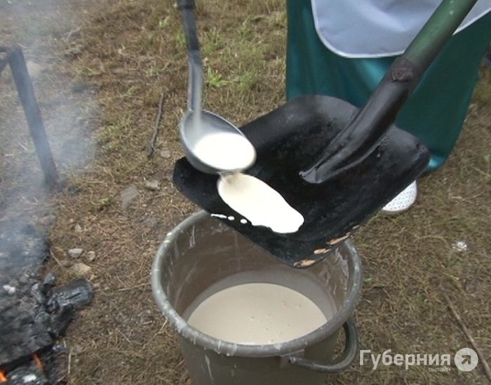 Блины на лопате испекли на фестивале варенья в Хабаровском крае - Блины, Лопата, Фестиваль