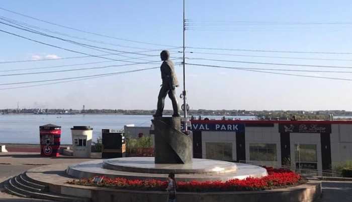 Main angle... - gagarin, Go, The statue, Saratov, Yuri Gagarin, Sculpture