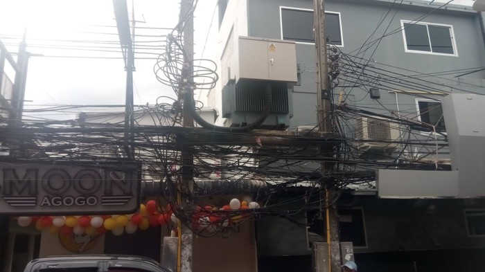 Тяжко приходится электрикам в Таиланде Таиланд, Паттайя, Кабель, Длиннопост