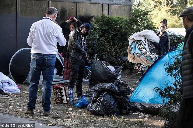 Homeless migrants have reached the prestigious London district of the rich Mayfair - Migrants, London, Homeless, Longpost