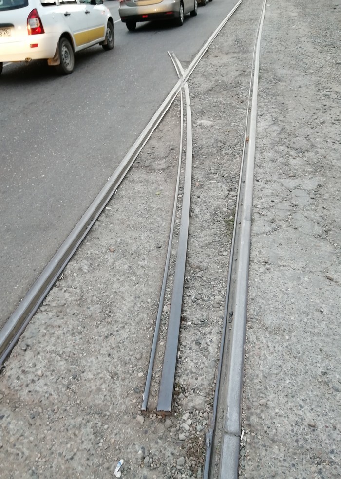 Транспортный вопрос Трамвай, Дорога, Странности