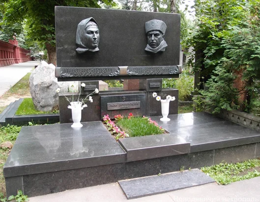 Novodevichy cemetery. I gave my life to the song. - Novodevichy Cemetery, Moscow, Art, Longpost