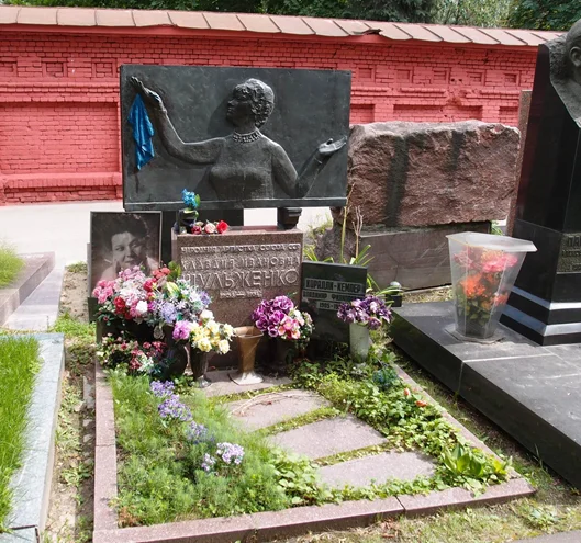 Novodevichy cemetery. I gave my life to the song. - Novodevichy Cemetery, Moscow, Art, Longpost