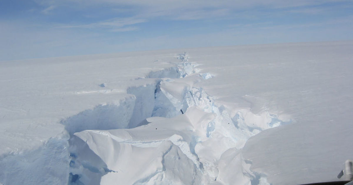 Трещины на снегу. Ледник эймери Антарктида. Откололся Айсберг в Антарктиде. Ледники айсберги Антарктиды. Антарктика ледник Туэйтса.